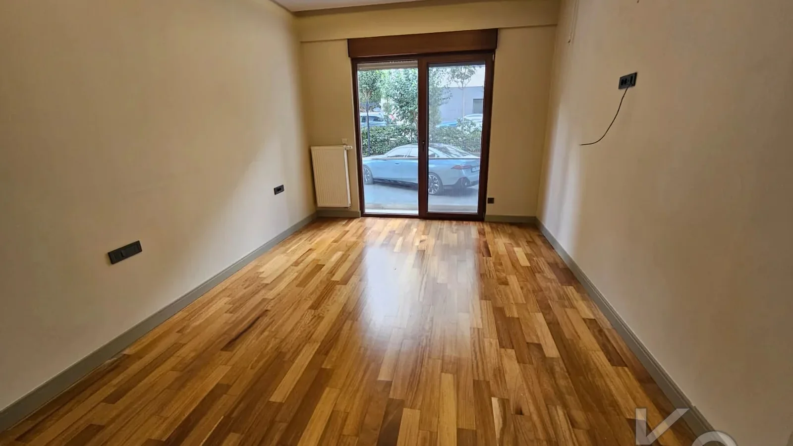 Laci̇vert Cadde Sahi̇lde Presti̇jli̇ 2+1 Balkonlu Boş Dai̇re