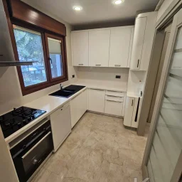 Laci̇vert Cadde Sahi̇lde Presti̇jli̇ 2+1 Balkonlu Boş Dai̇re