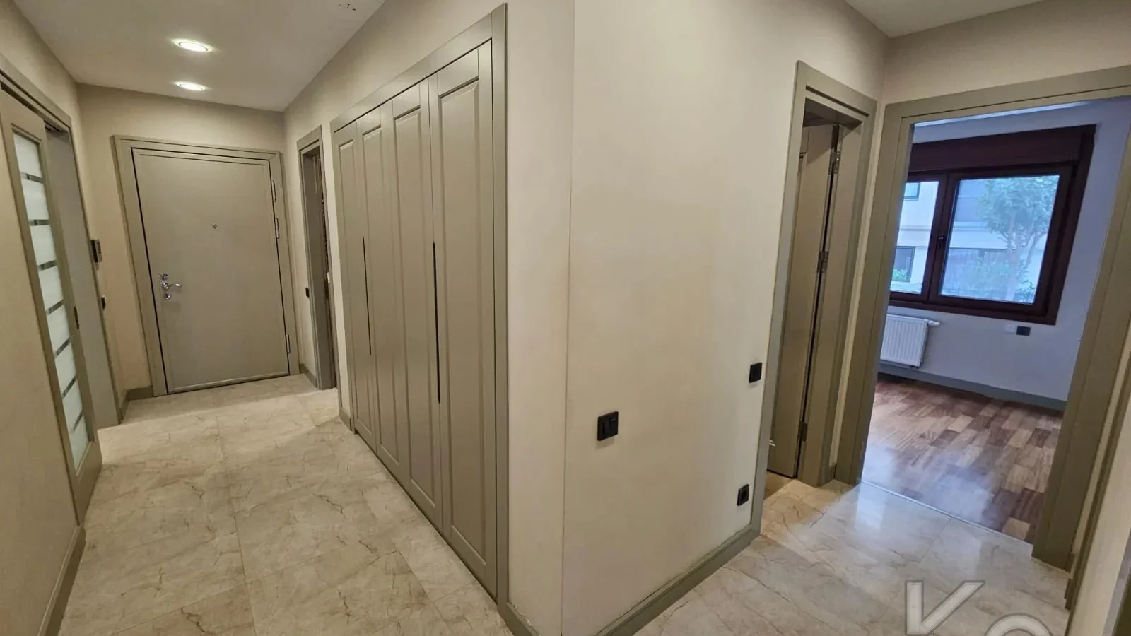 Laci̇vert Cadde Sahi̇lde Presti̇jli̇ 2+1 Balkonlu Boş Dai̇re