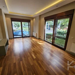 Laci̇vert Cadde Sahi̇lde Presti̇jli̇ 2+1 Balkonlu Boş Dai̇re