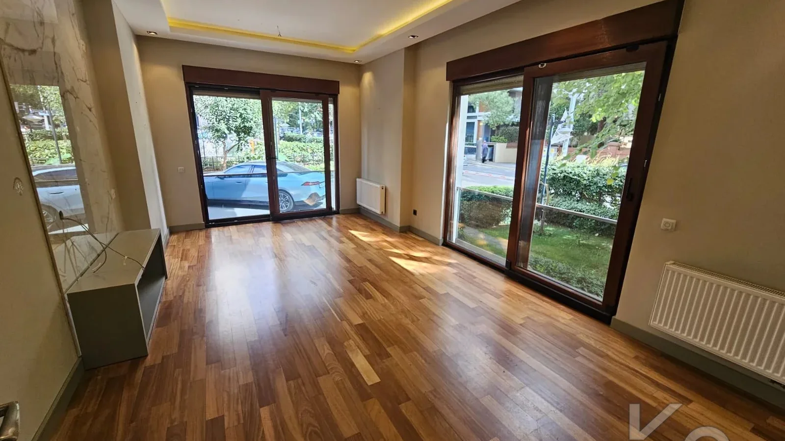 Laci̇vert Cadde Sahi̇lde Presti̇jli̇ 2+1 Balkonlu Boş Dai̇re