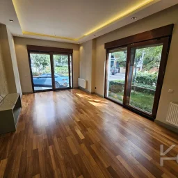 Laci̇vert Cadde Sahi̇lde Presti̇jli̇ 2+1 Balkonlu Boş Dai̇re