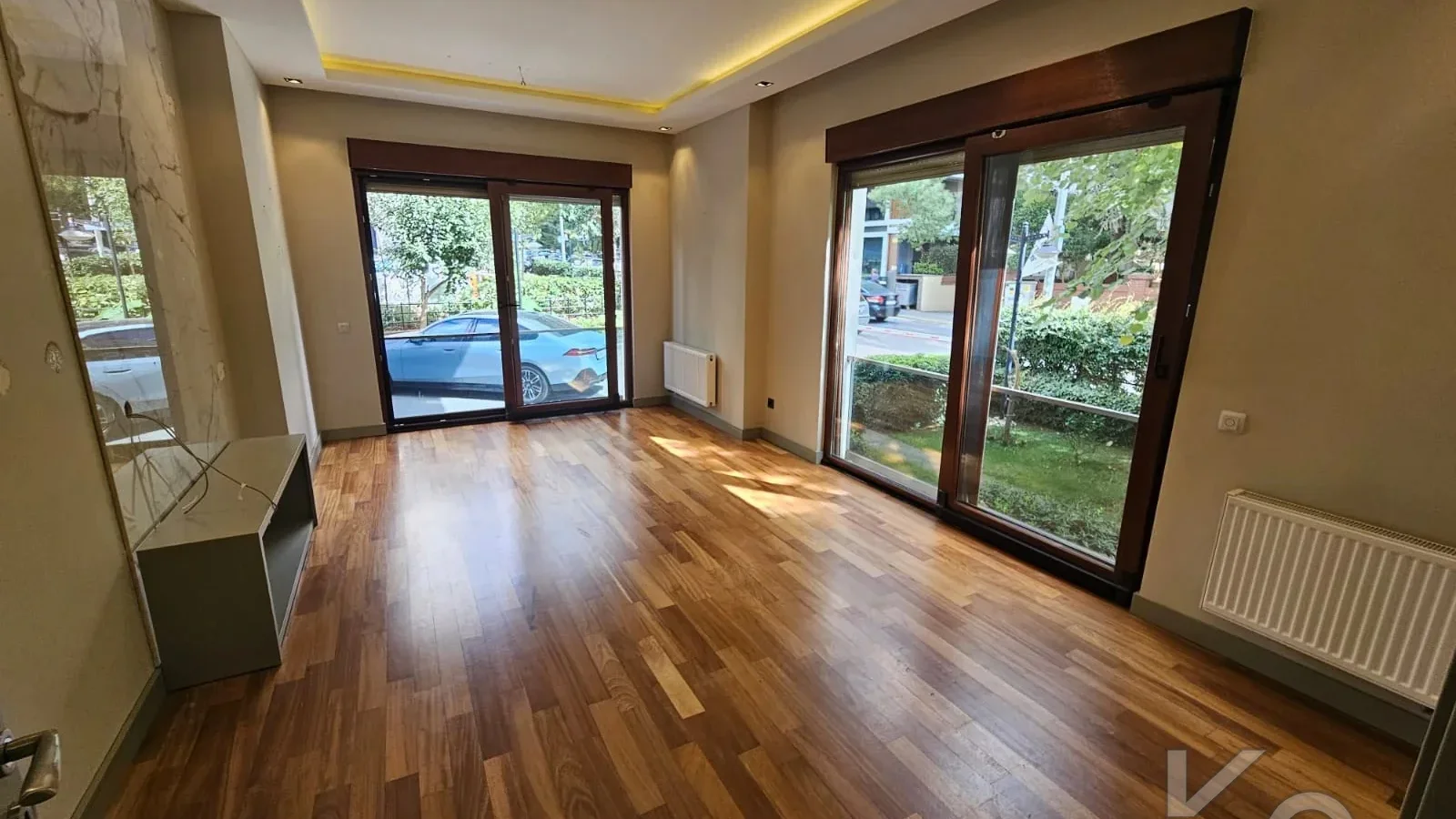 Laci̇vert Cadde Sahi̇lde Presti̇jli̇ 2+1 Balkonlu Boş Dai̇re