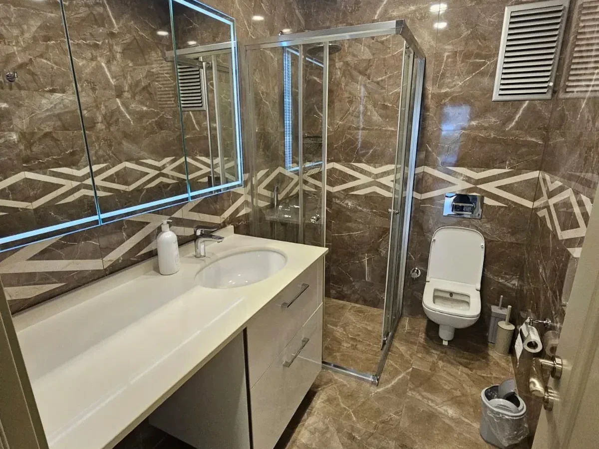 Laci̇vert Cadde Sahi̇lde Presti̇jli̇ 2+1 Balkonlu Boş Dai̇re