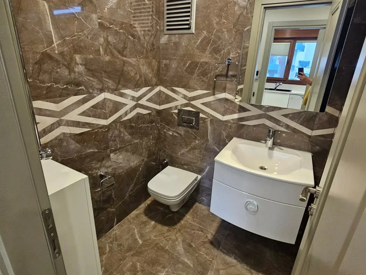 Laci̇vert Cadde Sahi̇lde Presti̇jli̇ 2+1 Balkonlu Boş Dai̇re