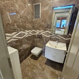 Laci̇vert Cadde Sahi̇lde Presti̇jli̇ 2+1 Balkonlu Boş Dai̇re