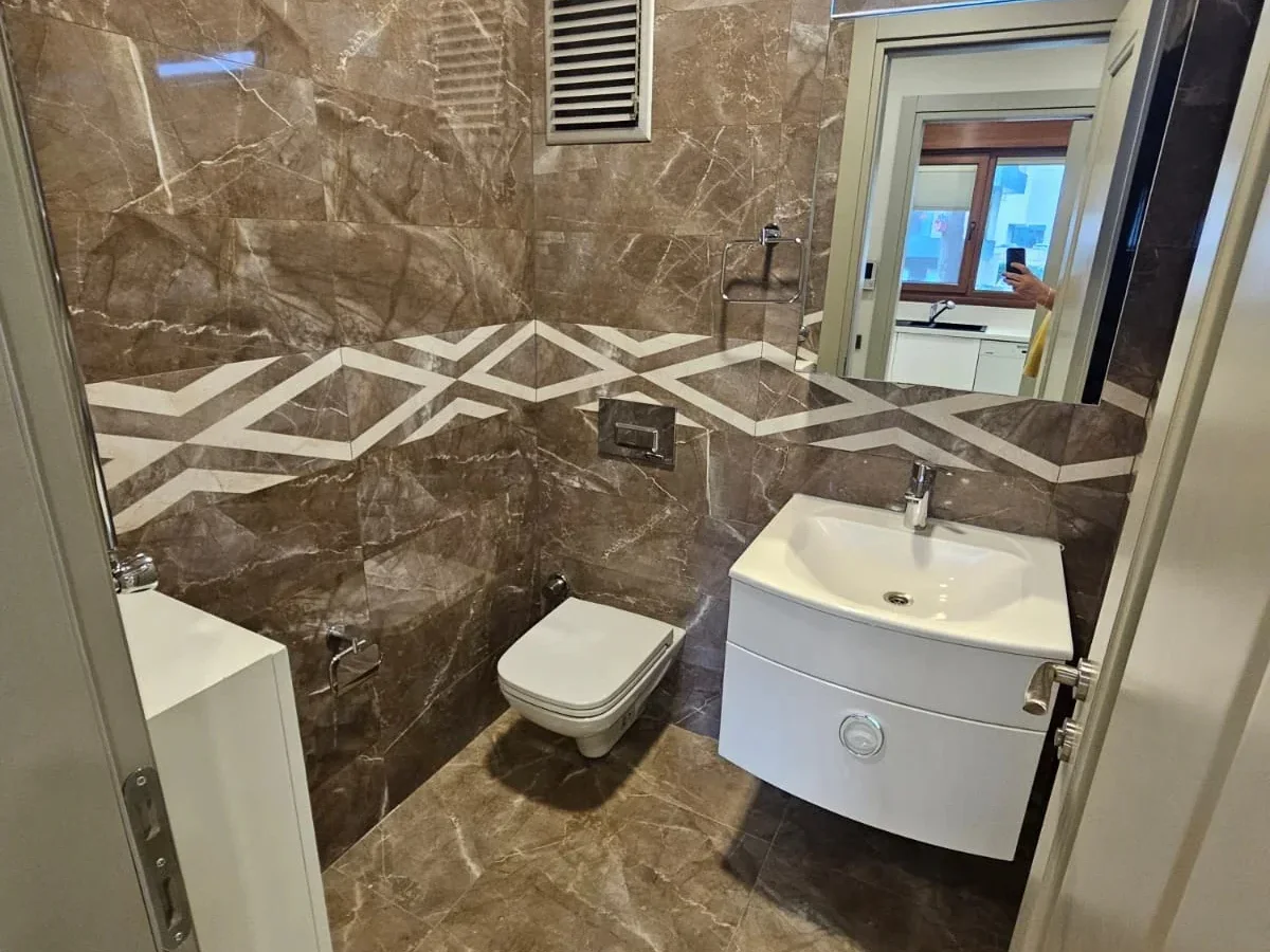 Laci̇vert Cadde Sahi̇lde Presti̇jli̇ 2+1 Balkonlu Boş Dai̇re