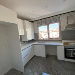 Özgürlük Parkına Komşu Göztepede Balkonlu Ferah 3+1 Boş Daire
