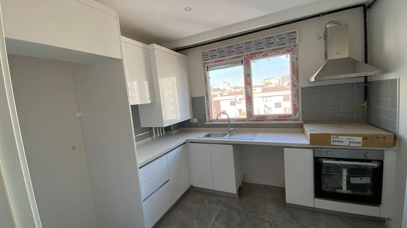 Özgürlük Parkına Komşu Göztepede Balkonlu Ferah 3+1 Boş Daire