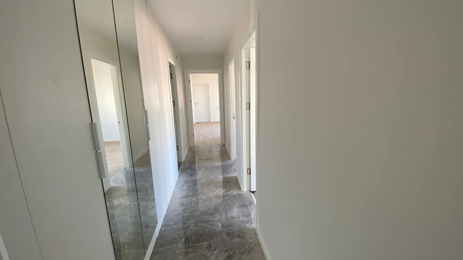 Özgürlük Parkına Komşu Göztepede Balkonlu Ferah 3+1 Boş Daire