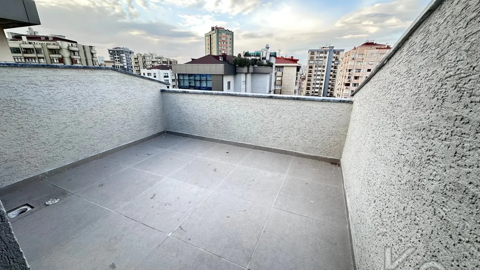 Laci̇vert Cadde Erenköy 4+2 180 M²net Terasli Sifir Dubleks Dai̇re