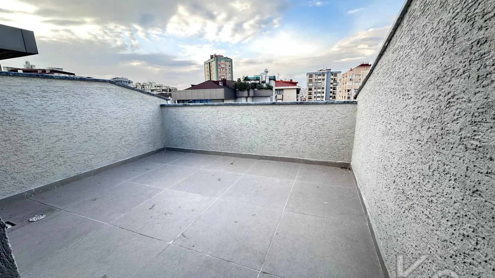 Laci̇vert Cadde Erenköy 4+2 180 M²net Terasli Sifir Dubleks Dai̇re