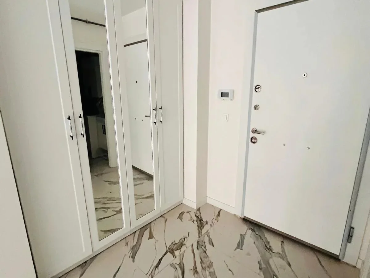 Laci̇vertcadde Çatalçeşme'de Bağdat Caddesi̇ne 6.bi̇na 55m²net 2+1