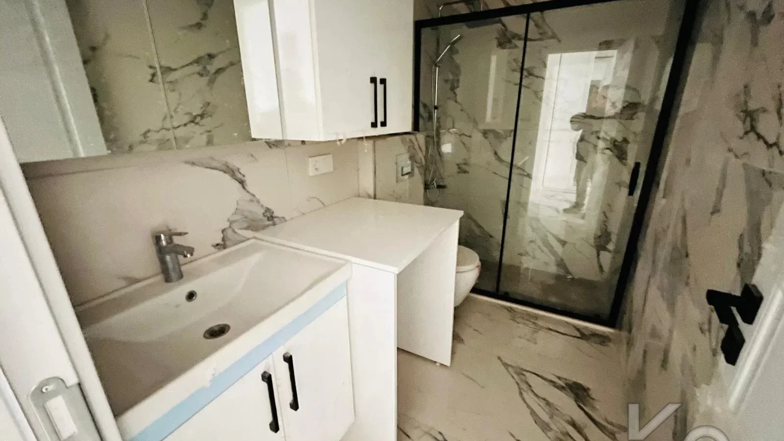Laci̇vertcadde Çatalçeşme'de Bağdat Caddesi̇ne 6.bi̇na 55m²net 2+1