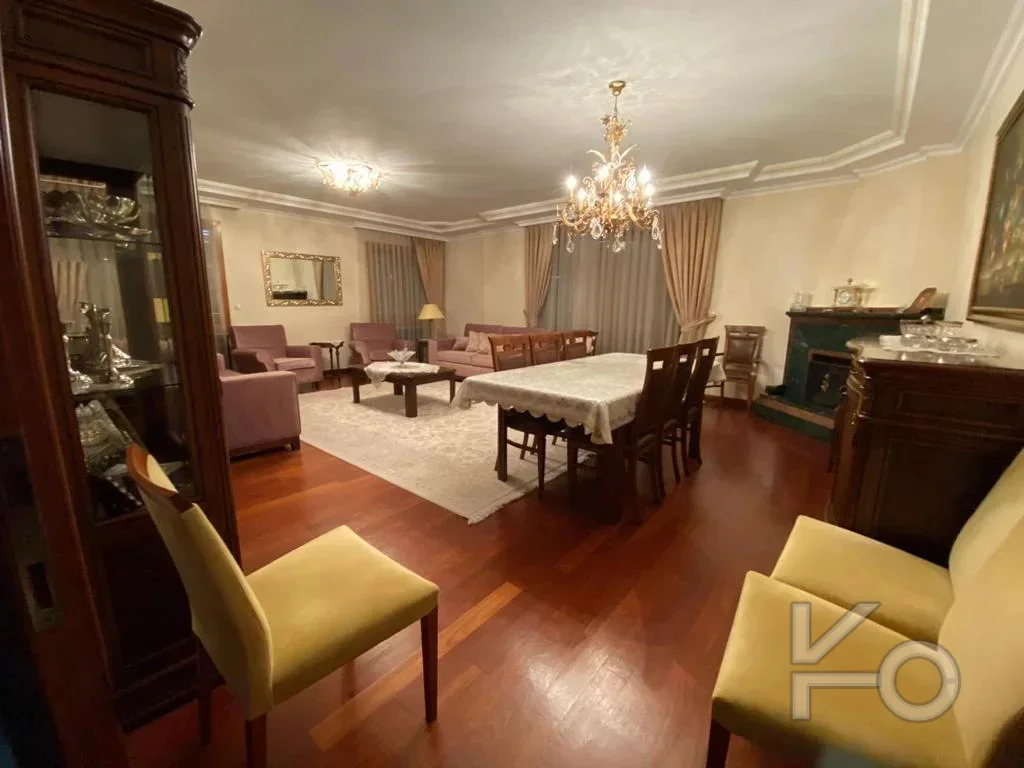Laci̇vertcadde Tek Yetki̇li̇ Caddebostan Bahari̇yeli̇ 190m² Net 5+1