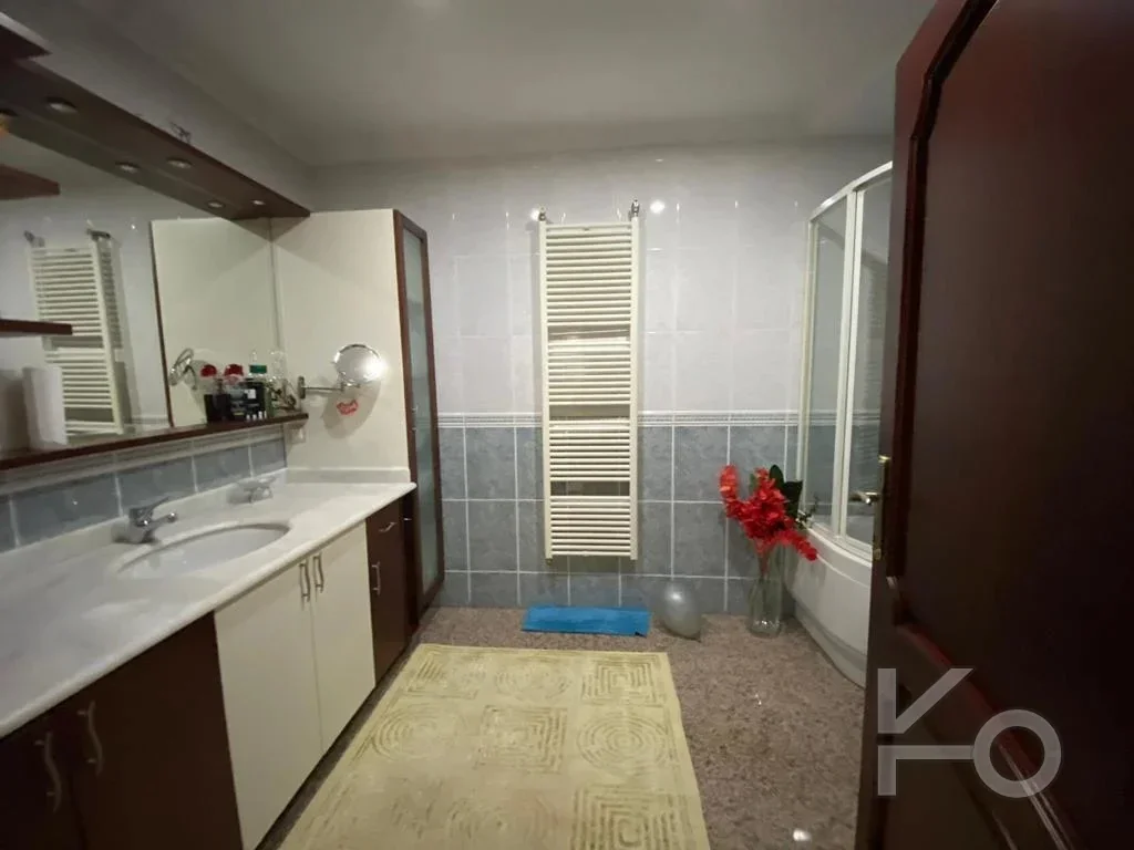 Laci̇vertcadde Tek Yetki̇li̇ Caddebostan Bahari̇yeli̇ 190m² Net 5+1