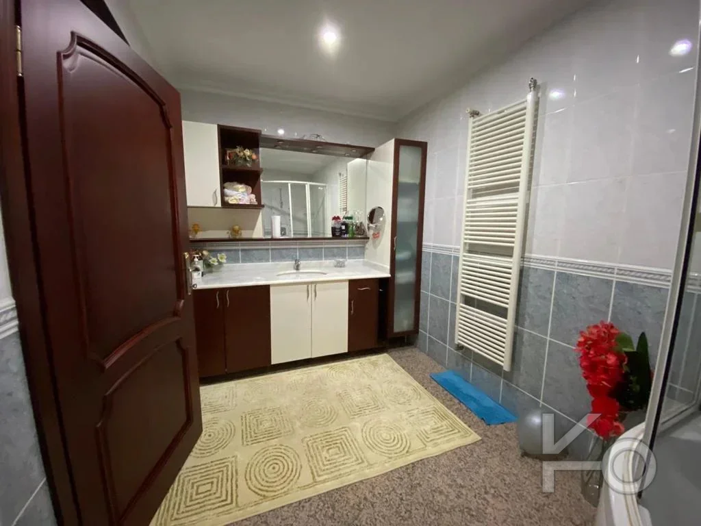 Laci̇vertcadde Tek Yetki̇li̇ Caddebostan Bahari̇yeli̇ 190m² Net 5+1