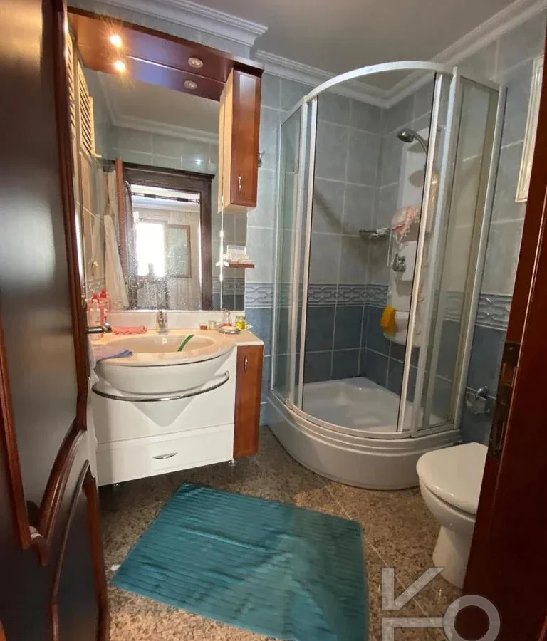 Laci̇vertcadde Tek Yetki̇li̇ Caddebostan Bahari̇yeli̇ 190m² Net 5+1