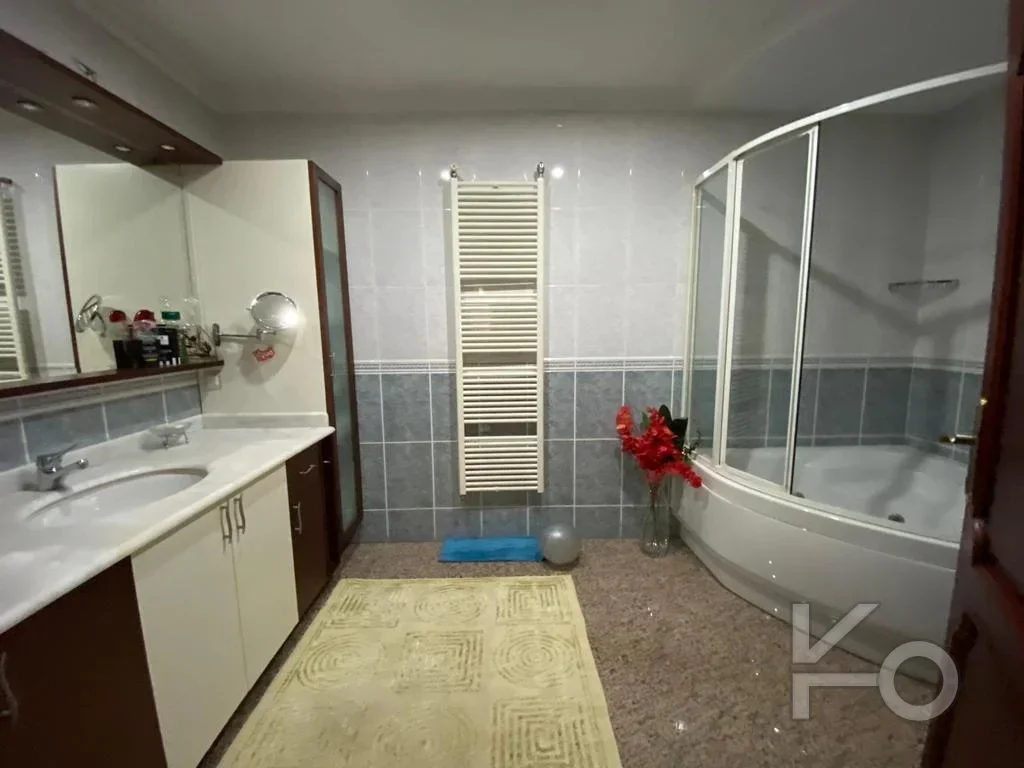 Laci̇vertcadde Tek Yetki̇li̇ Caddebostan Bahari̇yeli̇ 190m² Net 5+1