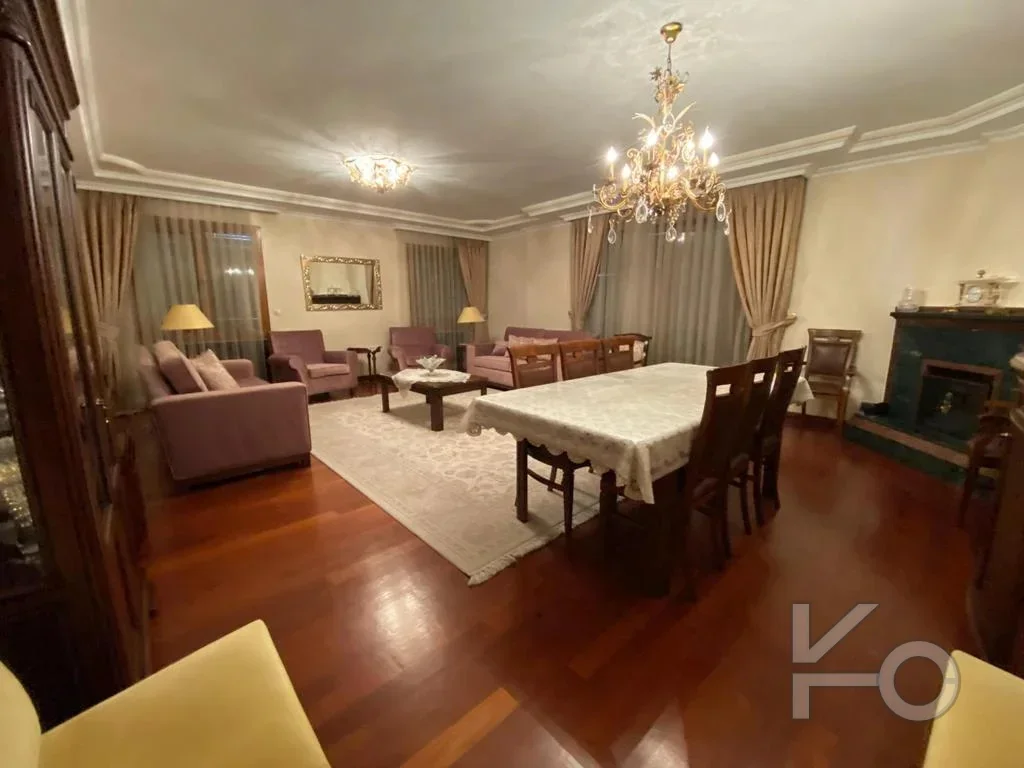 Laci̇vertcadde Tek Yetki̇li̇ Caddebostan Bahari̇yeli̇ 190m² Net 5+1
