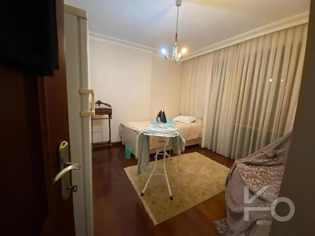 Laci̇vertcadde Tek Yetki̇li̇ Caddebostan Bahari̇yeli̇ 190m² Net 5+1