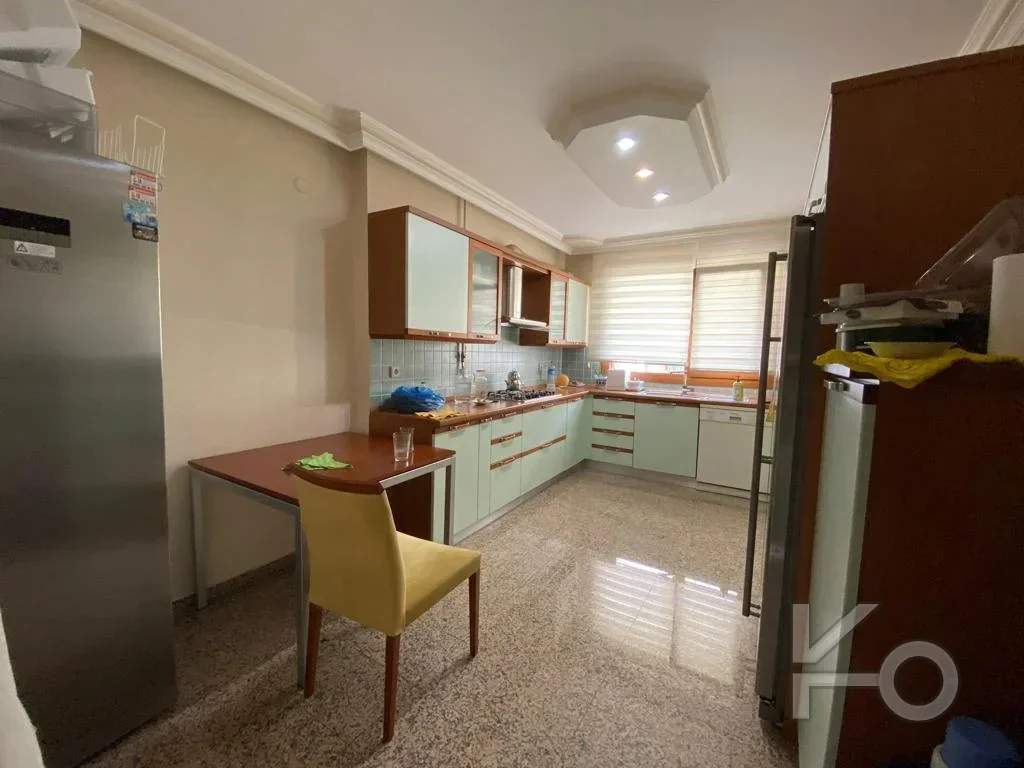 Laci̇vertcadde Tek Yetki̇li̇ Caddebostan Bahari̇yeli̇ 190m² Net 5+1