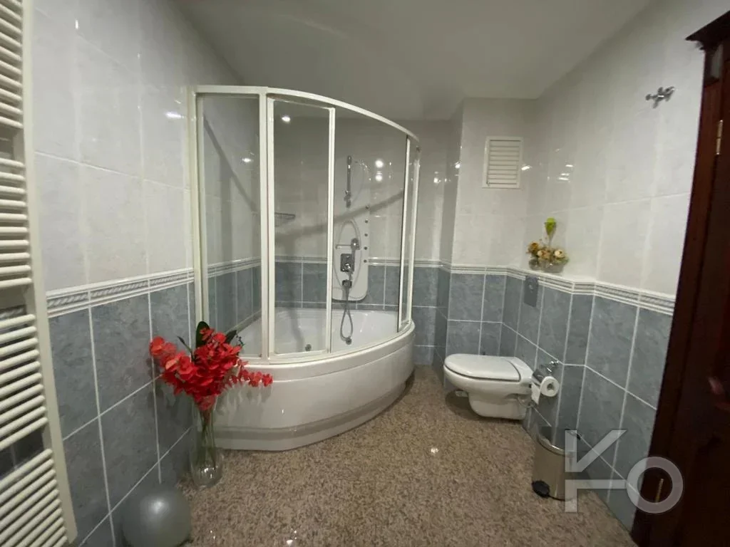 Laci̇vertcadde Tek Yetki̇li̇ Caddebostan Bahari̇yeli̇ 190m² Net 5+1