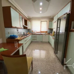 Laci̇vertcadde Tek Yetki̇li̇ Caddebostan Bahari̇yeli̇ 190m² Net 5+1