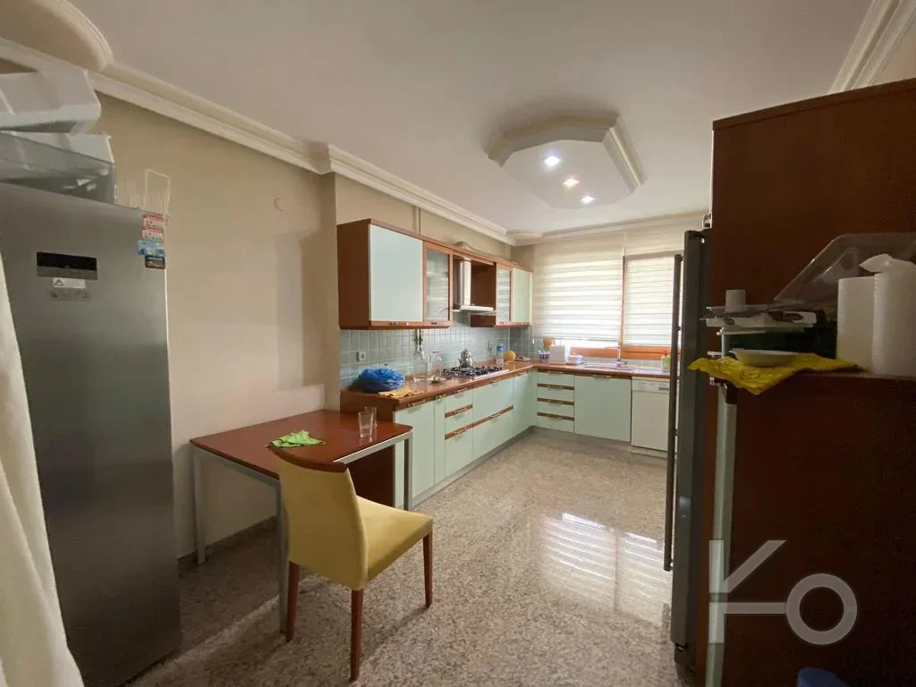 Laci̇vertcadde Tek Yetki̇li̇ Caddebostan Bahari̇yeli̇ 190m² Net 5+1