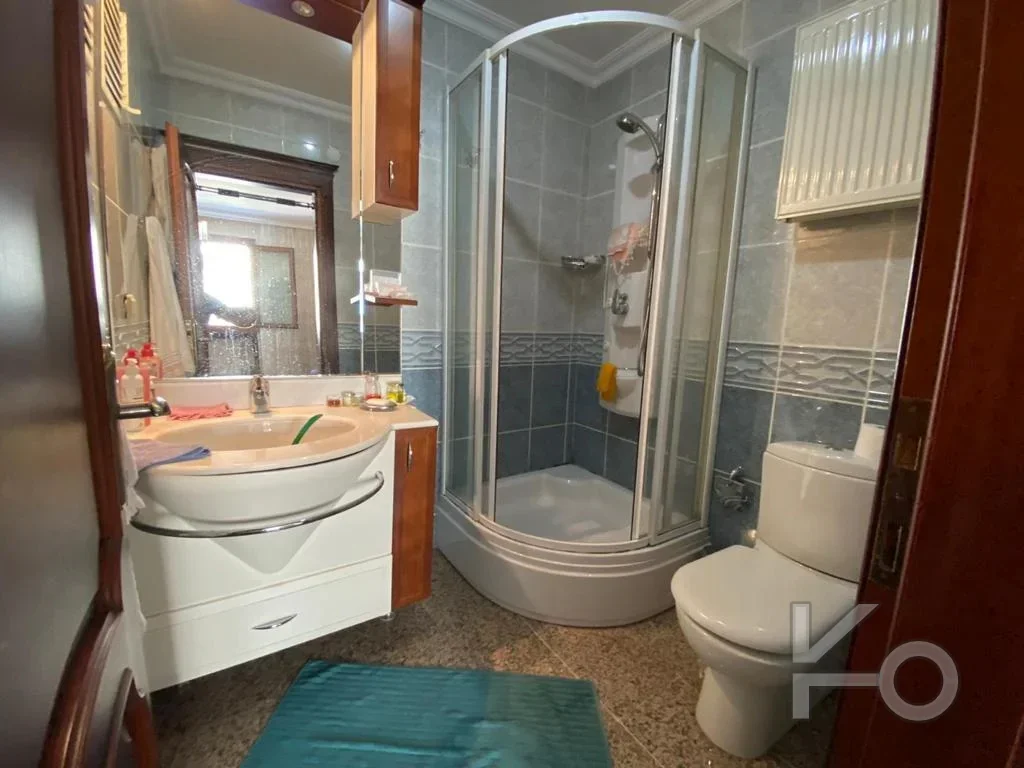 Laci̇vertcadde Tek Yetki̇li̇ Caddebostan Bahari̇yeli̇ 190m² Net 5+1