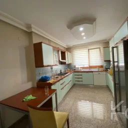 Laci̇vertcadde Tek Yetki̇li̇ Caddebostan Bahari̇yeli̇ 190m² Net 5+1