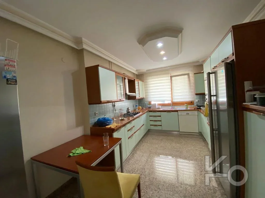 Laci̇vertcadde Tek Yetki̇li̇ Caddebostan Bahari̇yeli̇ 190m² Net 5+1