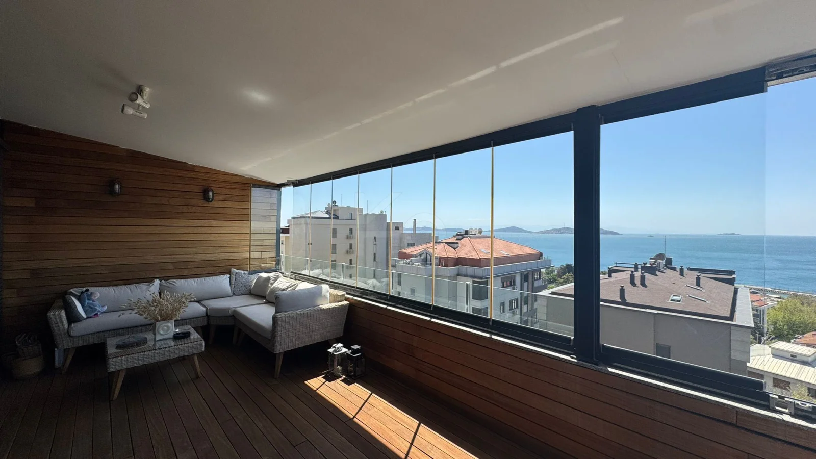 Academy Caddebostan Ful Deniz Manzaralı 225 M2 3+1 