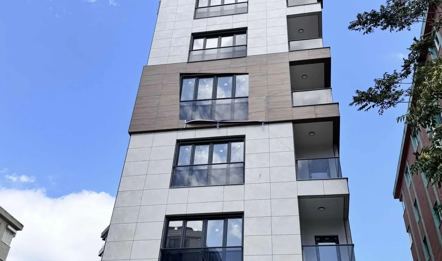 Sağlam'dan Göztepede 95 M2 Net Merkezi Konumda Satılık Daire