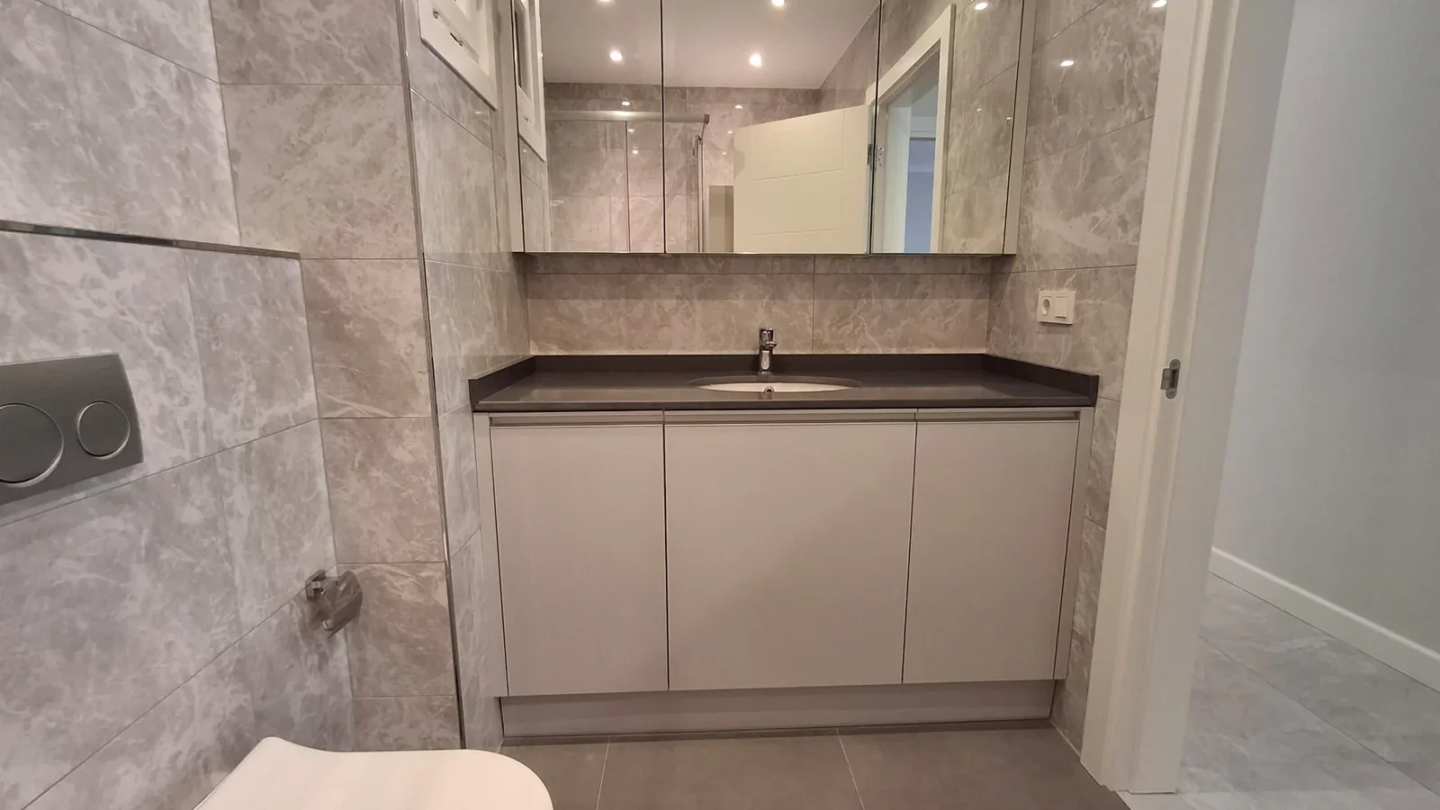 Mutluol Proje'den Şaşkınbakkal Sahilde Satılık 3+1 Daire