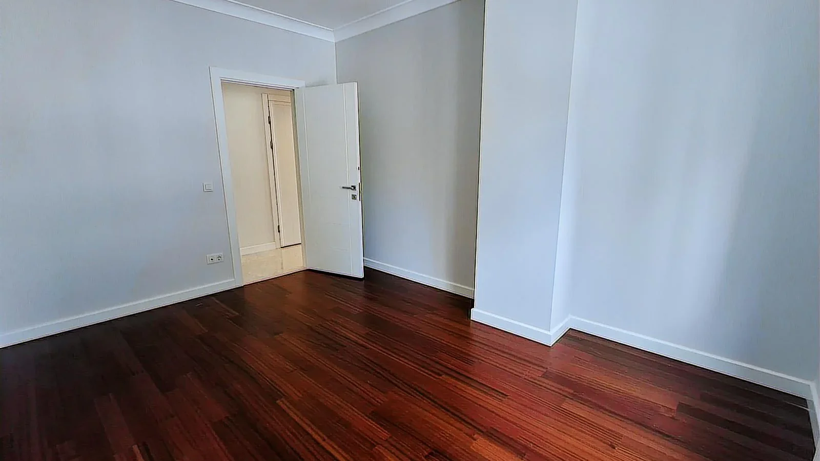 Mutluol Proje'den Şaşkınbakkal Sahilde Satılık 3+1 Daire