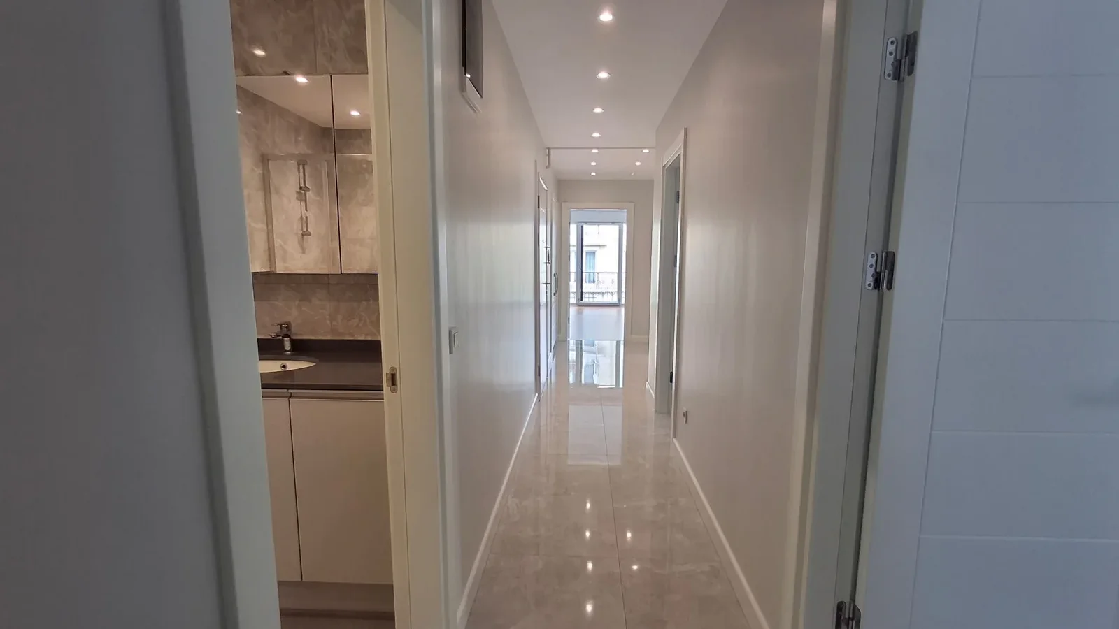 Mutluol Proje'den Şaşkınbakkal Sahilde Satılık 3+1 Daire