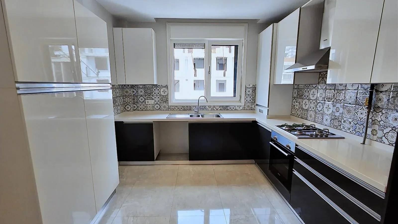 Mutluol Proje'den Şaşkınbakkal Sahilde Satılık 3+1 Daire