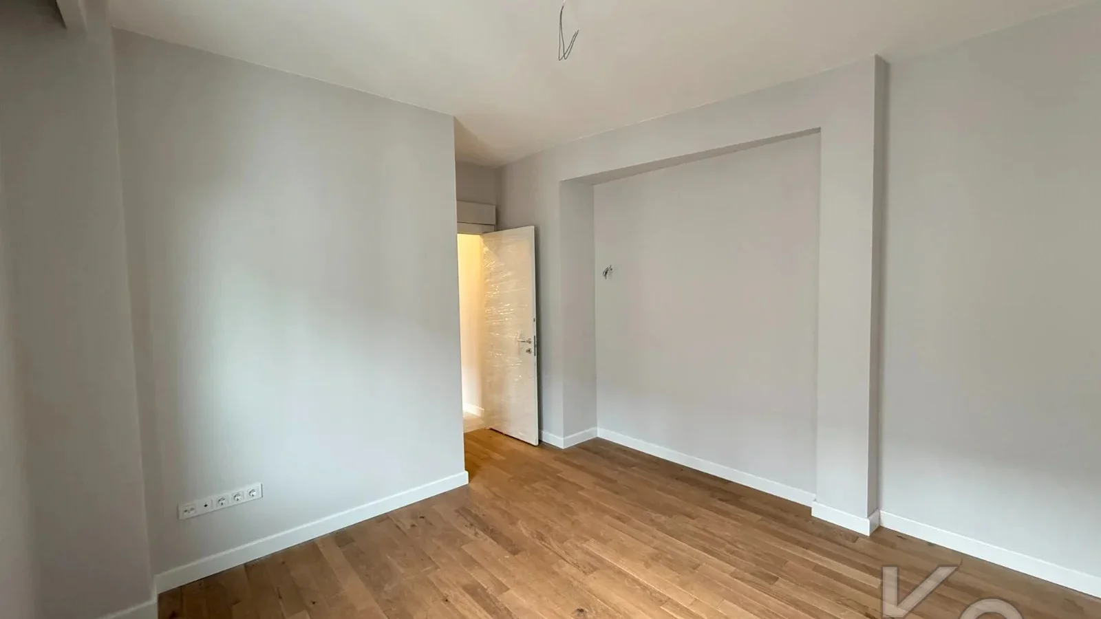 Laci̇vertcadde Şaşkınbakkal Güvenlikli Katta Tek 56m² Salonlu 160m² Net 4,5+1