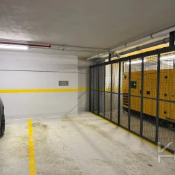 Laci̇vertcadde Şaşkınbakkal Güvenlikli Katta Tek 56m² Salonlu 160m² Net 4,5+1