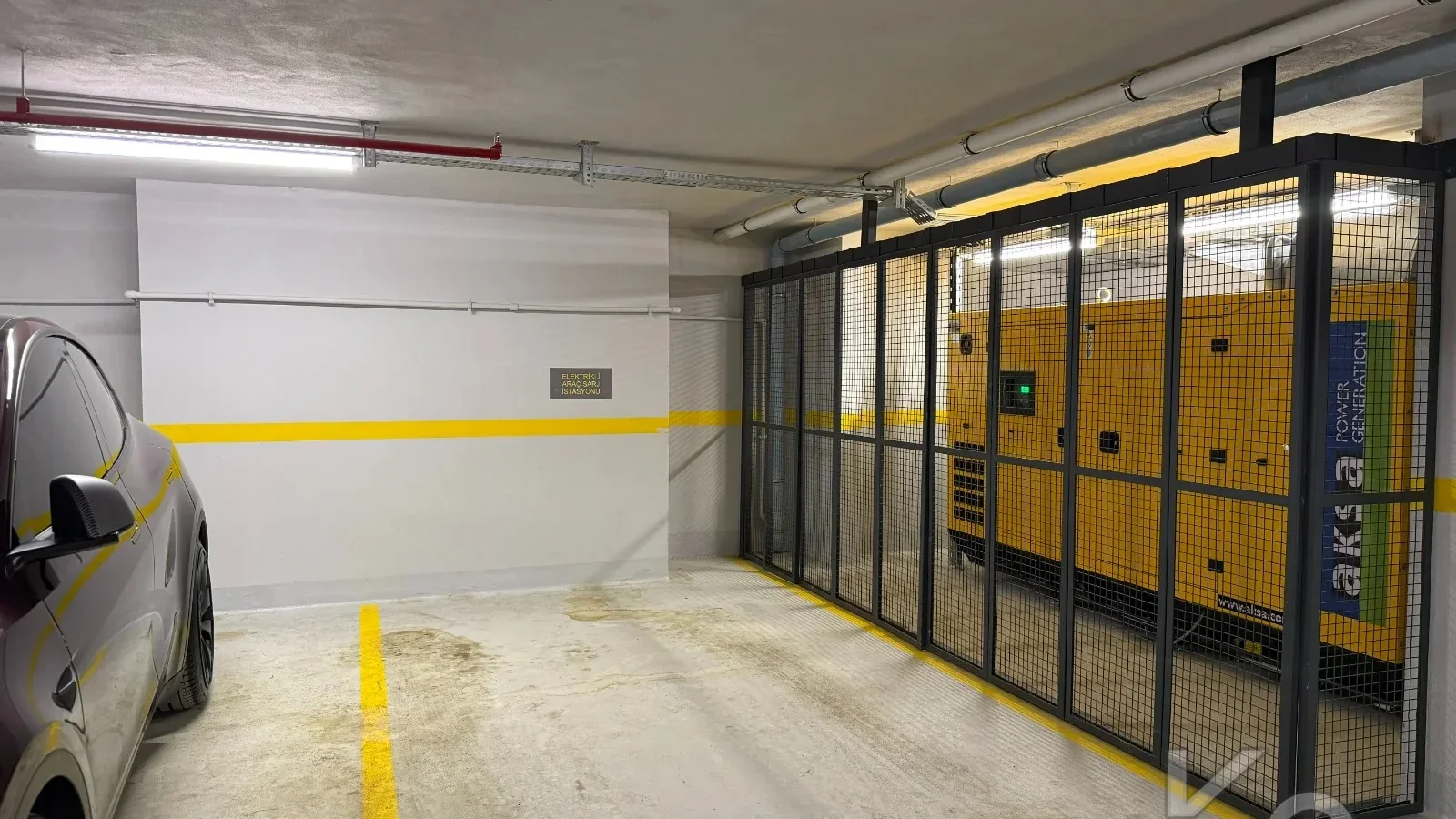 Laci̇vertcadde Şaşkınbakkal Güvenlikli Katta Tek 56m² Salonlu 160m² Net 4,5+1