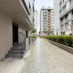 Laci̇vertcadde Şaşkınbakkal Güvenlikli Katta Tek 56m² Salonlu 160m² Net 4,5+1