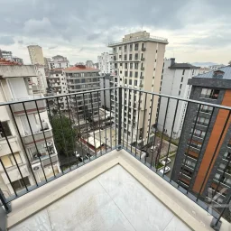 Laci̇vertcadde Şaşkınbakkal Güvenlikli Katta Tek 56m² Salonlu 160m² Net 4,5+1