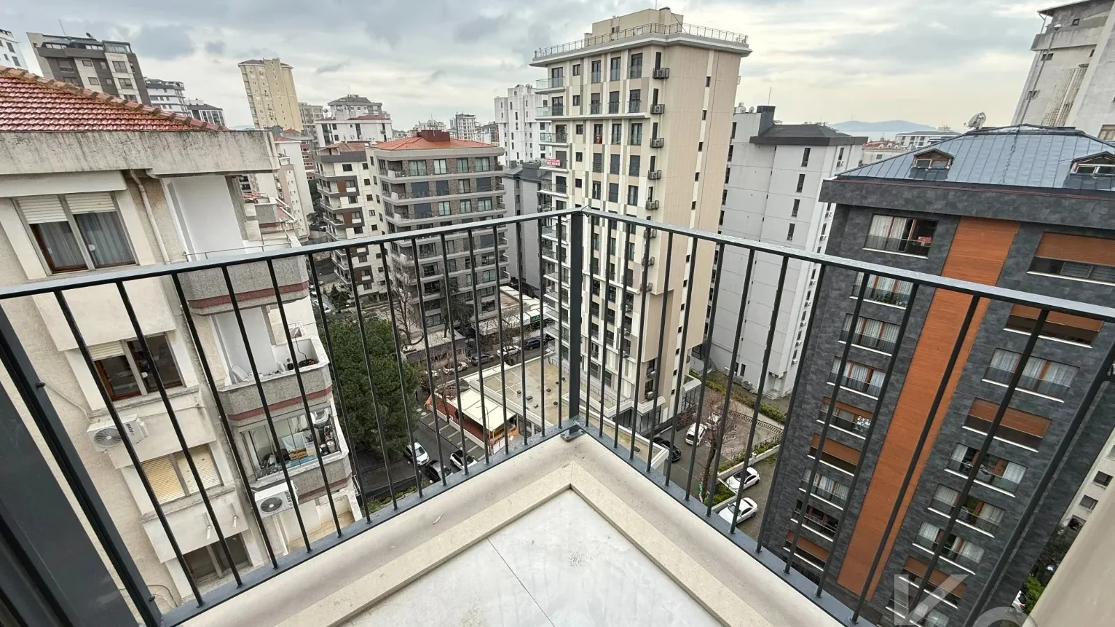 Laci̇vertcadde Şaşkınbakkal Güvenlikli Katta Tek 56m² Salonlu 160m² Net 4,5+1