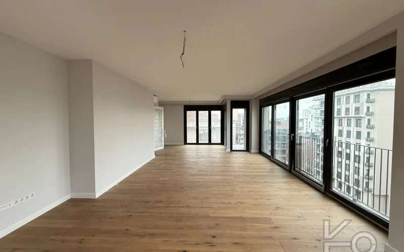 Laci̇vertcadde Şaşkınbakkal Güvenlikli Katta Tek 56m² Salonlu 160m² Net 4,5+1