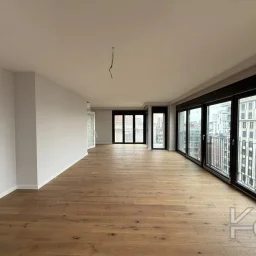 Laci̇vertcadde Şaşkınbakkal Güvenlikli Katta Tek 56m² Salonlu 160m² Net 4,5+1