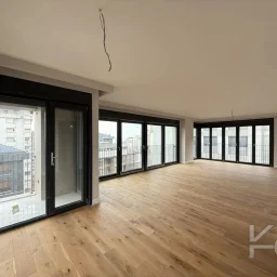 Laci̇vertcadde Şaşkınbakkal Güvenlikli Katta Tek 56m² Salonlu 160m² Net 4,5+1