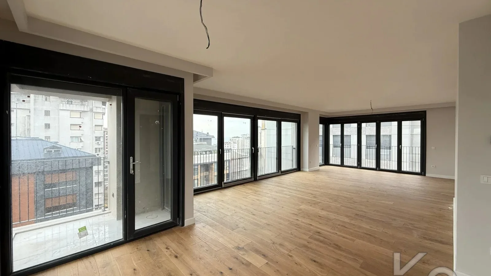 Laci̇vertcadde Şaşkınbakkal Güvenlikli Katta Tek 56m² Salonlu 160m² Net 4,5+1