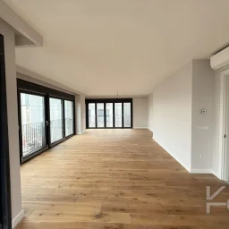 Laci̇vertcadde Şaşkınbakkal Güvenlikli Katta Tek 56m² Salonlu 160m² Net 4,5+1