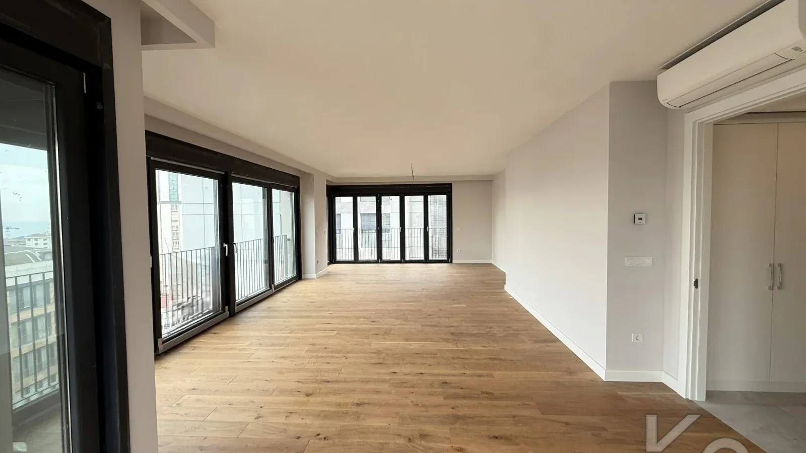 Laci̇vertcadde Şaşkınbakkal Güvenlikli Katta Tek 56m² Salonlu 160m² Net 4,5+1